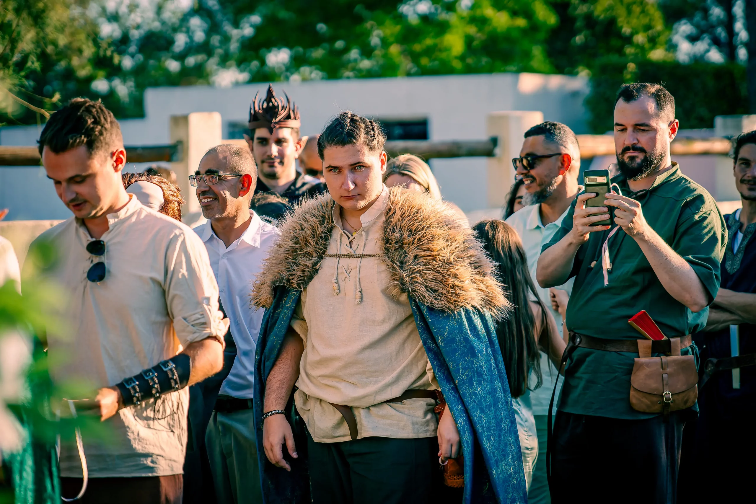 Invités en pleine soirée à thème