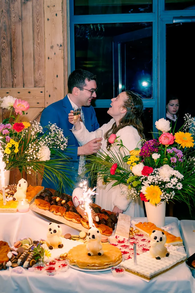 Le gâteau et la table de réception