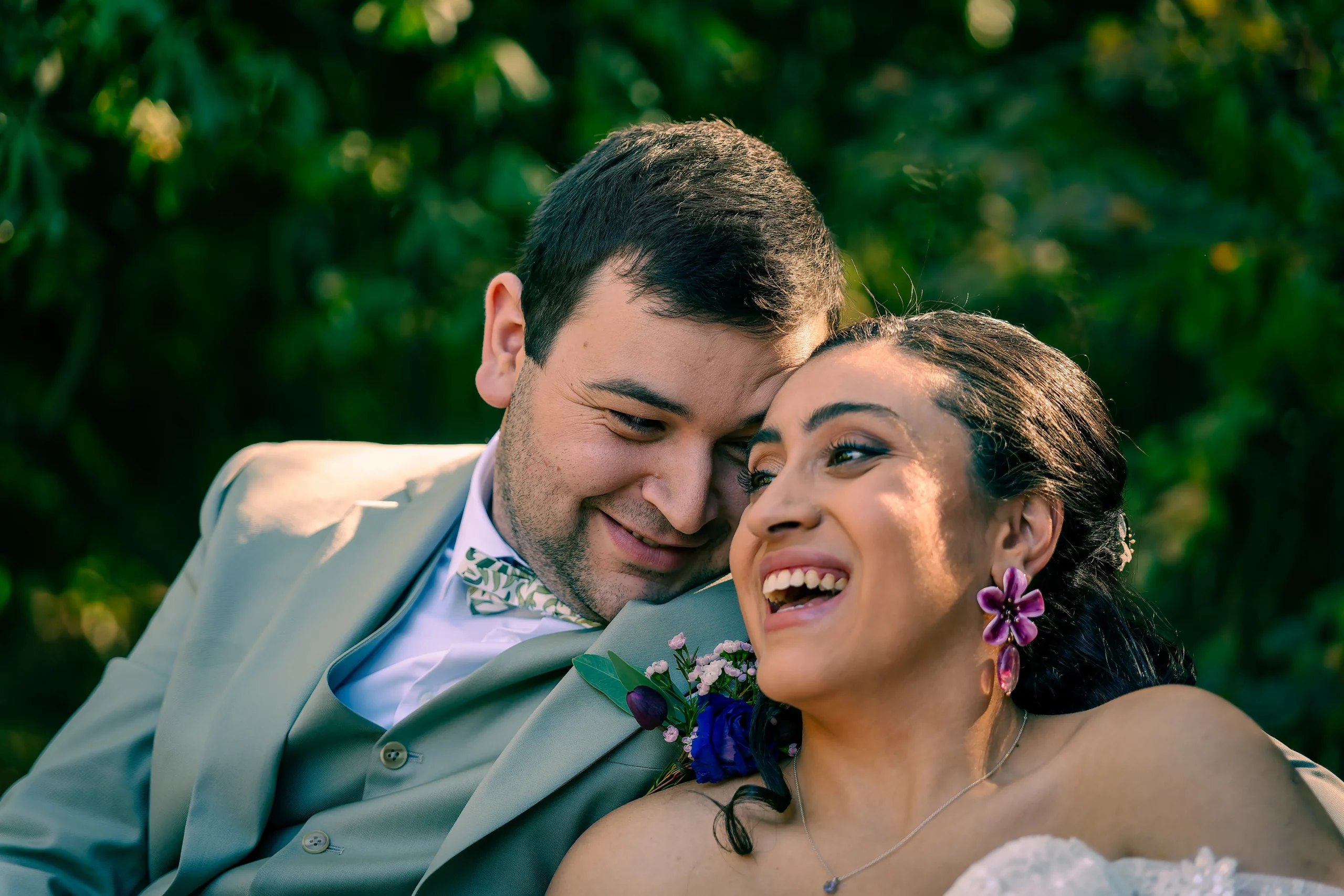 Couple photographié pendant un mariage
