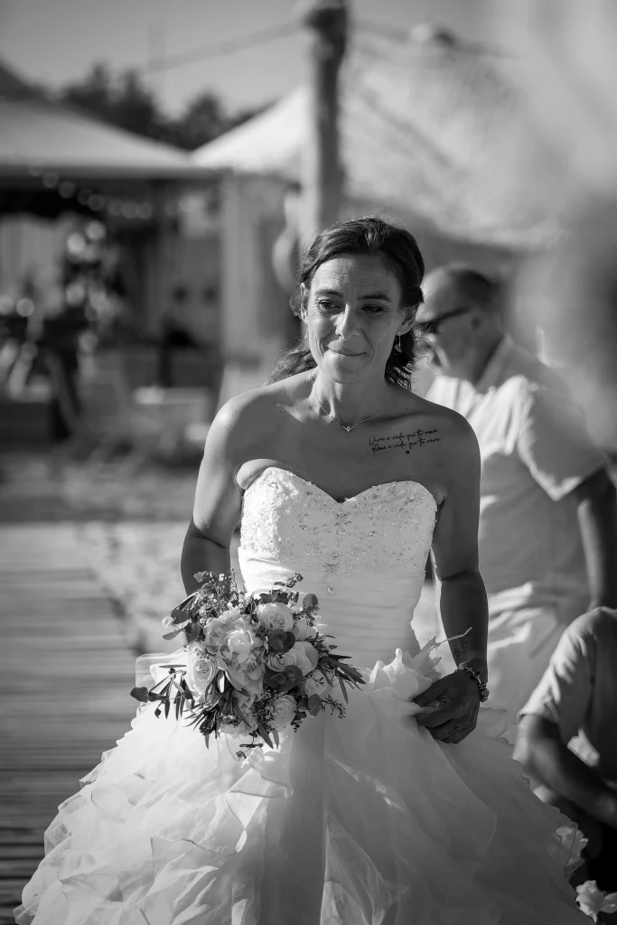Portrait noir et blanc de la mariée