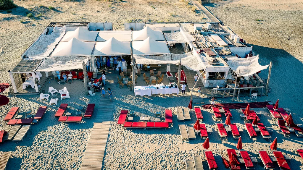 Vue aérienne des installations de La Voile Rouge à Sète