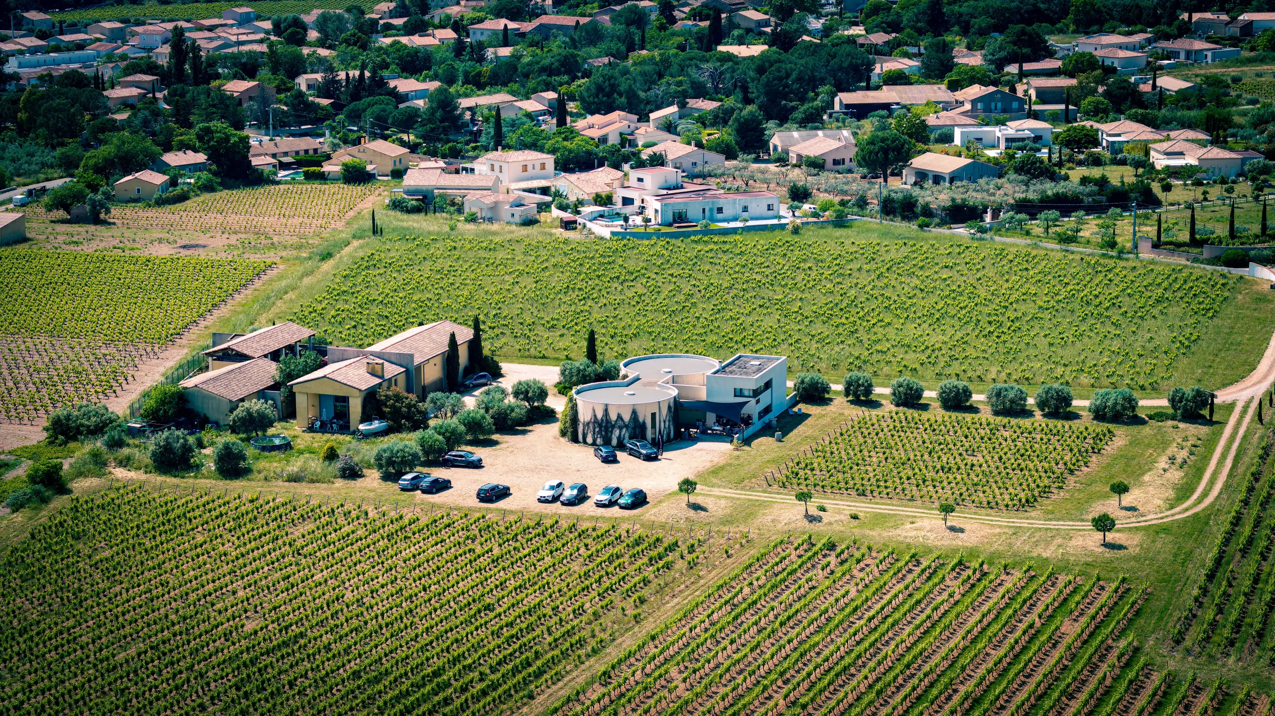 Mas de l'Écriture, domaine viticole vu par drone